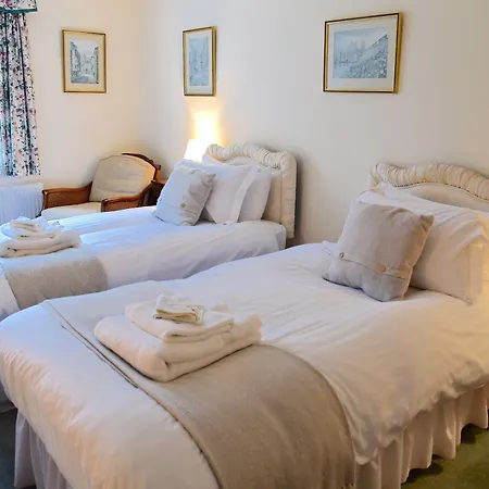 Newburgh House 3*