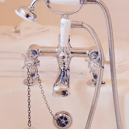 Newburgh House לינה וארוחת בוקר 3*