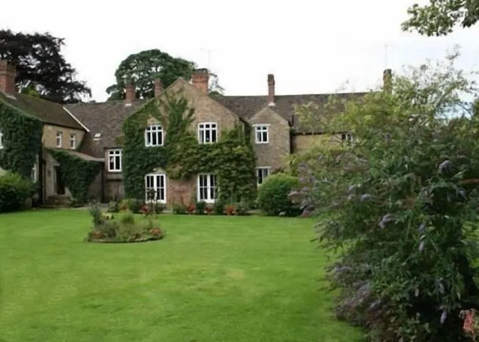 Alojamento de Acomodação e Pequeno-almoço Newburgh House 3*